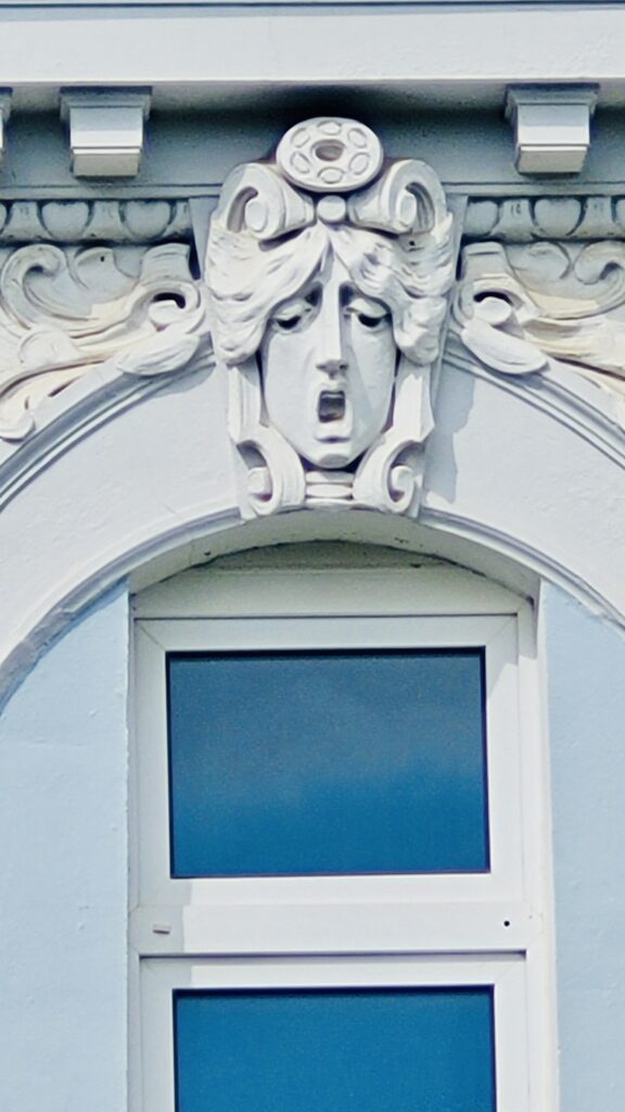 Kunstvoller Stuck im Lindener Stadtteilzentrum